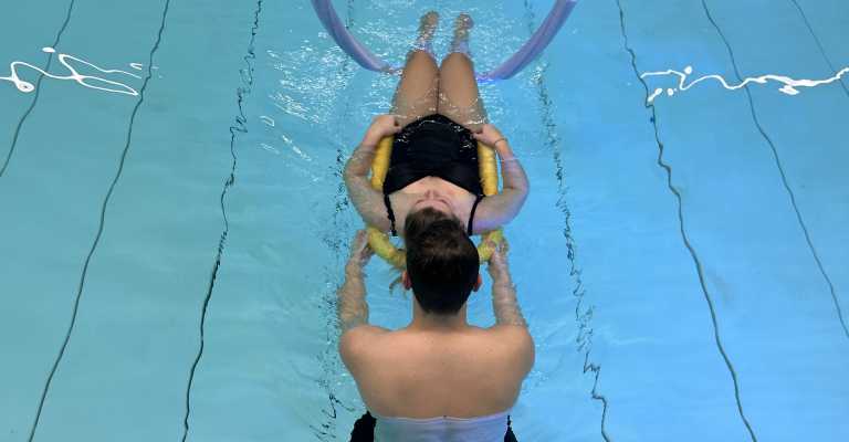 Zwangerschapszwemmen met partner