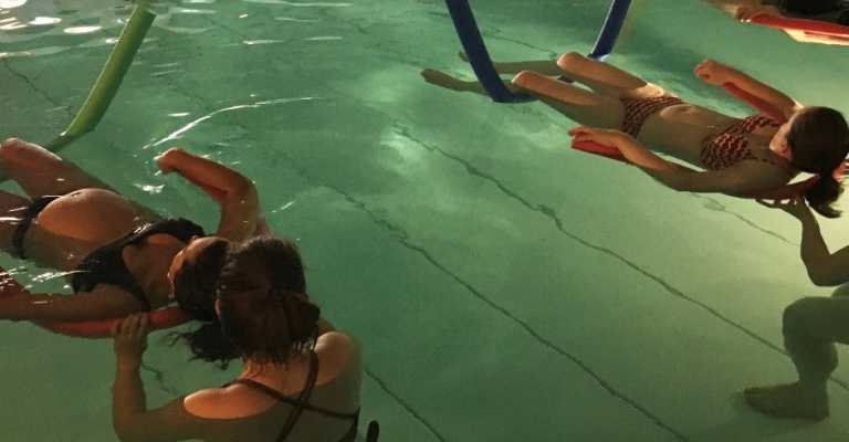 Zwangerschapszwemmen met partner